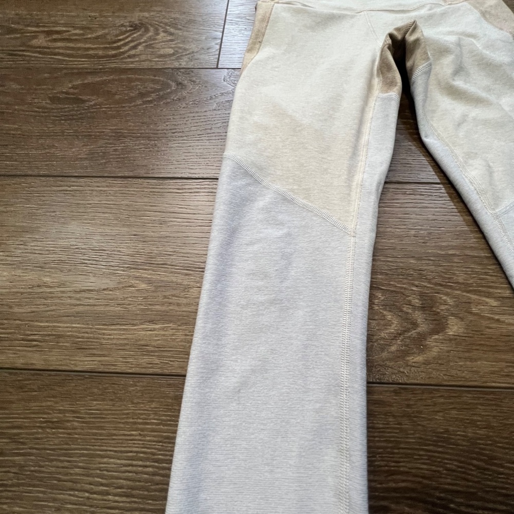 Outdoor Voices Women's 7/8 Tri-Tone Colorblock Leggings Oatmeal/Gray Size Small - Picture 4 of 13